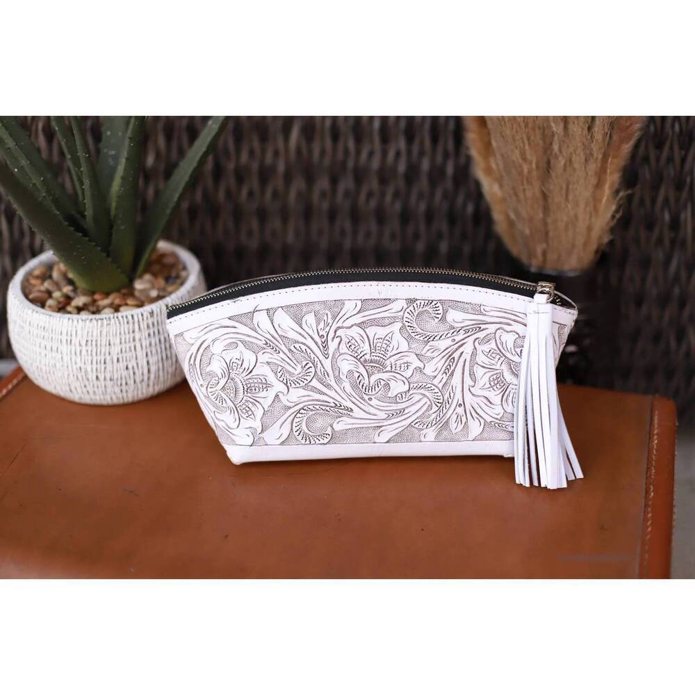 NEW QUE CHULA women's cosmetica chica cosmetic bag in white